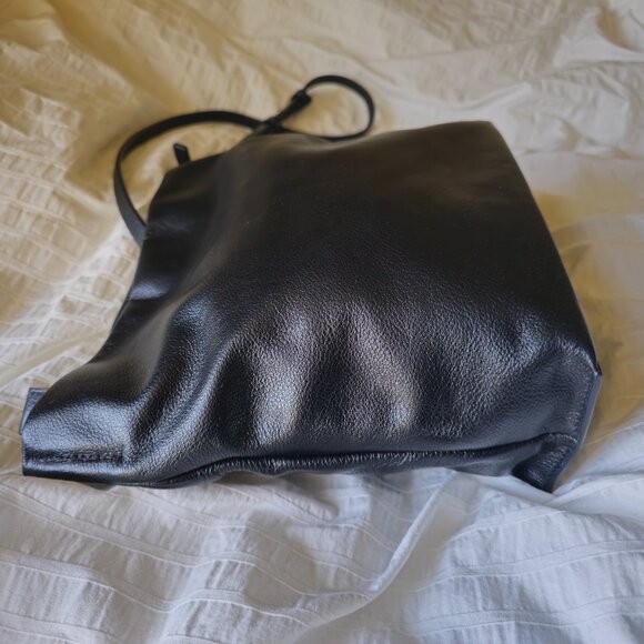 Samuel Ashley Poppy Leather Crossbody Bag - 2024 - Pebbled Black - Picture 6 of 16